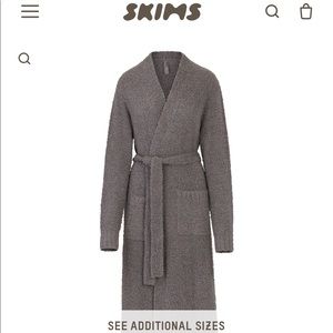 SKIMS 100% AUTHENTIC ROBE IN SMOKE COLOR SIZE L/XL! 💖💨👘